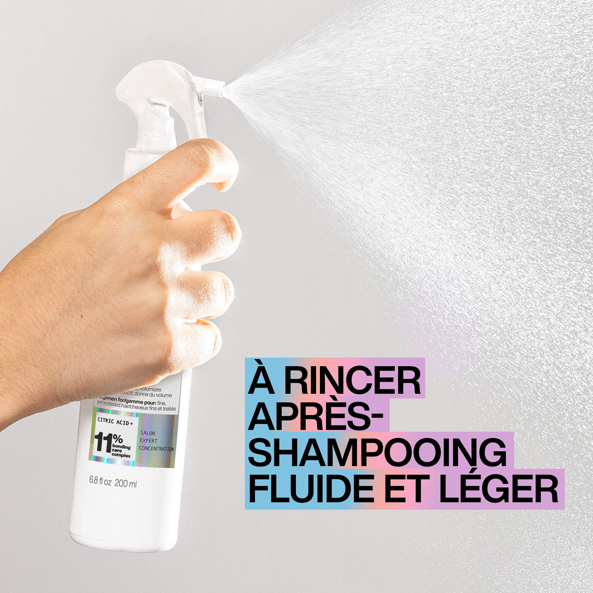 Texture de l'après-shampooing liquide et léger Acidic Bonding Concentrate de Redken